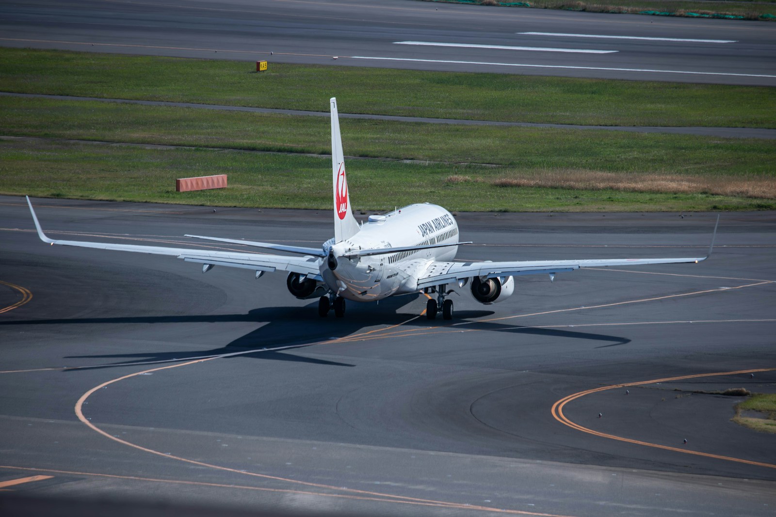 Shocking Near-Miss as Pilot Cuts in Front of Airline Jet in Rochester